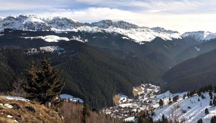 Coltii Bisericutei Unde - Moieciu De Sus