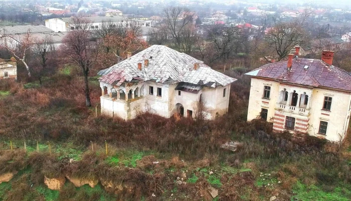 Conacul Cotofenilor Număr - Coţofenii Din Faţă