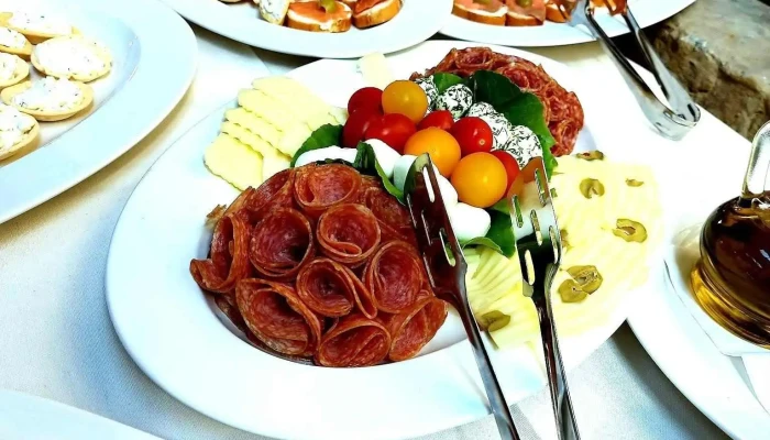 Curtea Leilor Events Catering Mancaruribauturi - Orăștie