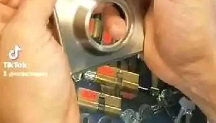 Deblocari Usi Non   Stop Copiere Chei Cezaron Keys Srl De La Proprietar - Brașov