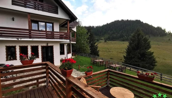 La Vulturi -  Cabana - Strada Principală Nr 131d