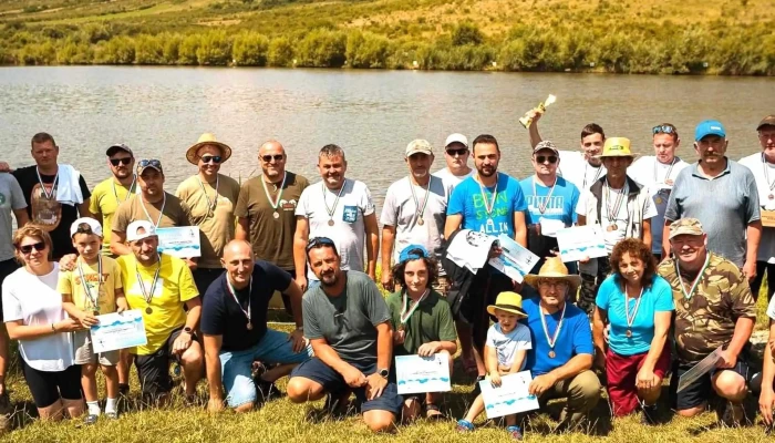 Lac Tonciutacsi To Fotografii - Galații Bistriței