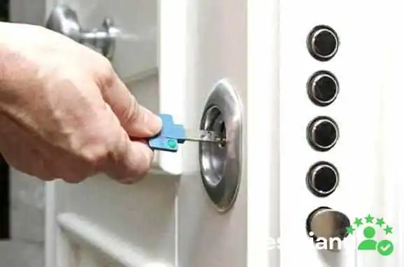 Lacatus Deblocari Reparatii Usi Timisoara Non Stop - Bon Chic Bon Genre srl - Dumbrăvița