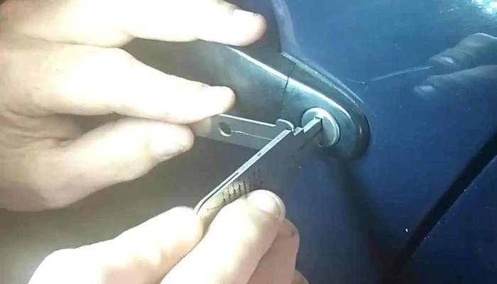 Lacatus Deblocari Reparatii Usi Timisoara Non Stop -  Bon Chic Bon Genre Srl Videoclipuri - Dumbrăvița