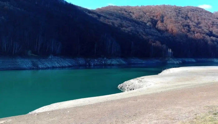 Lacul Paltinu -    Parcarecamping Site Web - Teșila