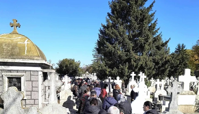Mormantul Parintelui Ilie Lacatusu Instagram - București