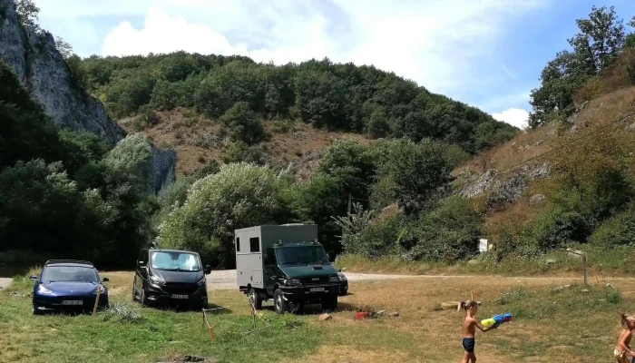 Pestera Unguru Mare Locație - Șuncuiuș