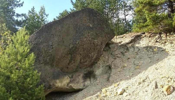 Piatra Despicată - Dj742