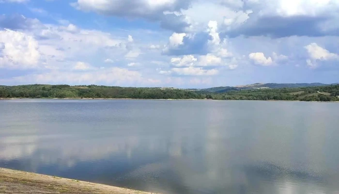Taut Plaja - Tauț