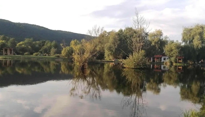 Zetevaraljai Horgaszto Aproape De Mine - Sub Cetate